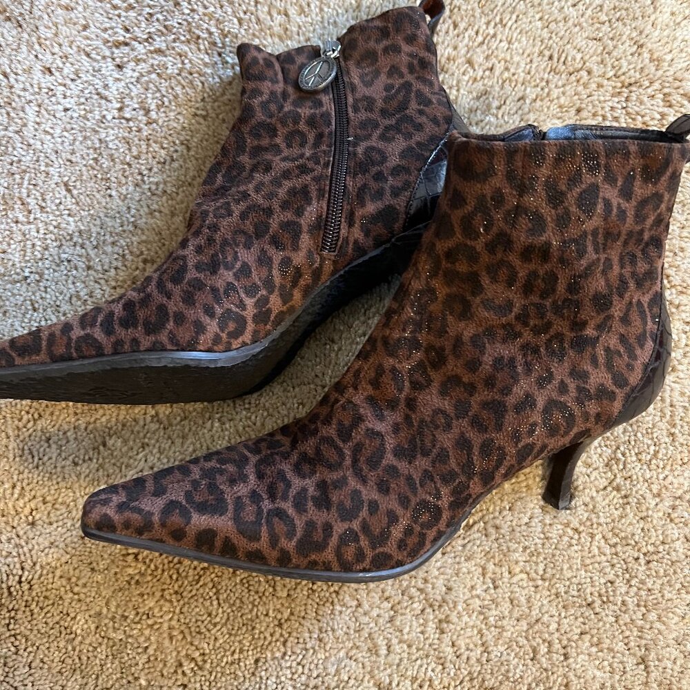 Donald J Pliner Leopard Print Leather Low Heeled Ankle Boots 8